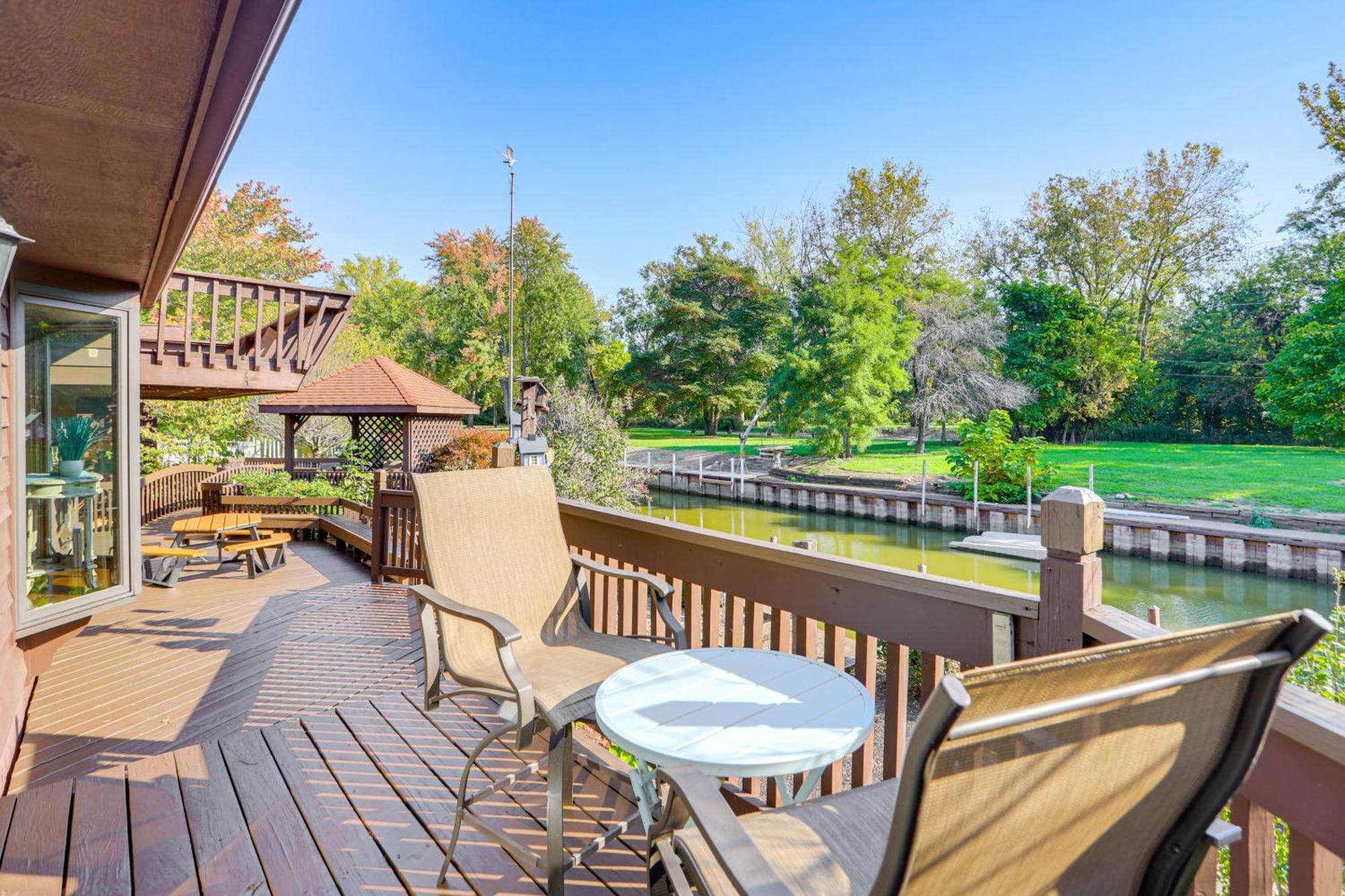 Vermilion Riverfront Home With Balcony And Gazebo! Exterior photo